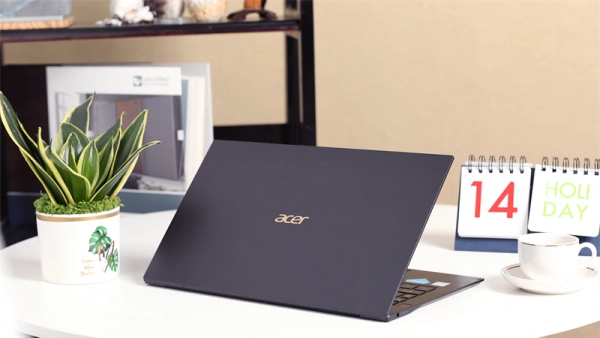 Acer laptops have also started using the Thunderbolt connection standard.