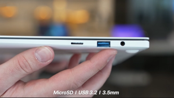 The device has an additional MicroSD card slot, USB 3.2 port and 3.5mm headphone jack