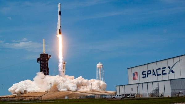 SpaceX - From Crazy Idea to Billion-Dollar Empire